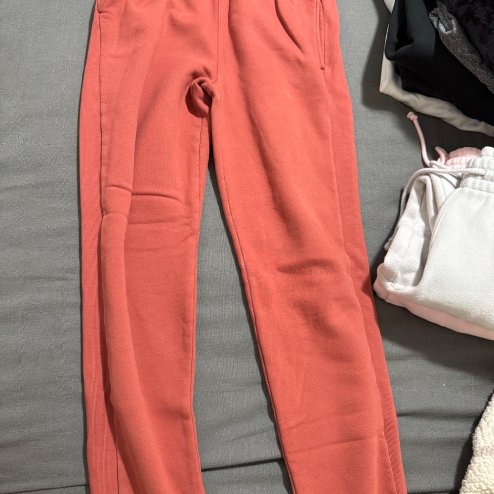 Tna COZYAF BOYFRIEND SWEATPANT-  Gd Warm Sienna Red